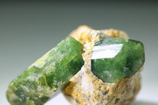 Vanadium Dravit  Kristall in Matrix