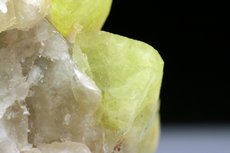 Seltenene gelbe Danburit Kristalle in Matrix Burma