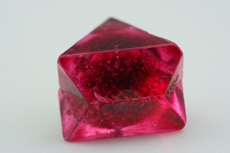 スピネル (Spinel)