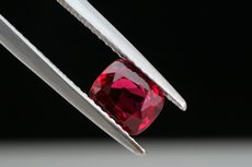 Fine red Spinel Crystal (1,38 cts.) &  Cut (1,04 cts.)