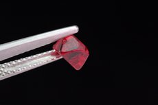 Fine red Spinel Crystal (1,38 cts.) &  Cut (1,04 cts.)