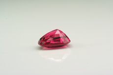 Fine red Spinel Crystal (1,38 cts.) &  Cut (1,04 cts.)