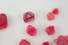 スピネル (Spinel)