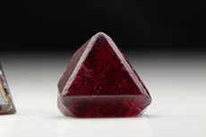 2 Spinel Macle Crystal 