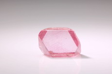 スピネル (Spinel)