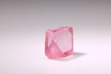 スピネル (Spinel)