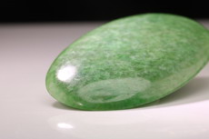 Schöner  Hydro-Grossular Cabochon (Transvaal Jade)