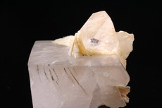 Topas Kristall mit Glimmer auf Quarz