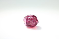 Top Feiner  Rubin Kristall (Pseudo-Oktaeder)