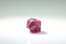 Top Feiner  Rubin Kristall (Pseudo-Oktaeder)