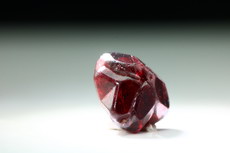 Seltener zyklisch-verzwillingter  Spinell Kristall 