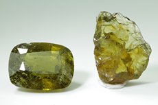 シンハリ石  シンハライト  (Sinhalite)