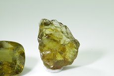 シンハリ石  シンハライト  (Sinhalite)