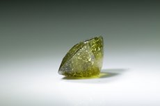 シンハリ石  シンハライト  (Sinhalite)