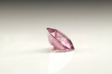 Fine facetted Spinel