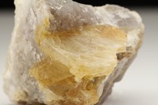 Seltener Johachidolith Kristall mit Kristallflächen