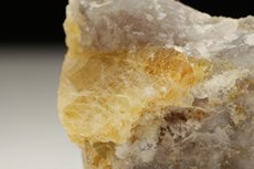 Seltener Johachidolith Kristall mit Kristallflächen