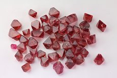 スピネル (Spinel)