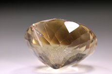 Fine faceted Petalite 9,4 cts.  (light colour change)