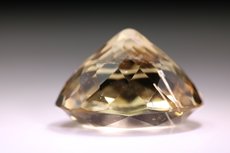 Fine faceted Petalite 9,4 cts.  (light colour change)