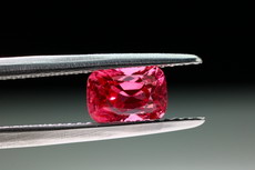 スピネル (Spinel)