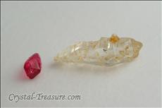 Ein Saphir & 3 Rubinkristalle