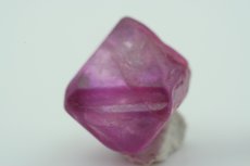 Rubin Kristalle Pseudo-Oktaeder 