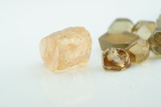 さまざまな鉱物 (various minerals)