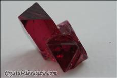 Very clean Twinned Spinel