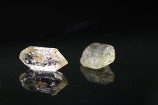 2 seltene Sinhalit Doppelender Kristalle