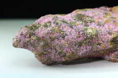 Paragenese pink Saphir mit Kalzit & Pyrit