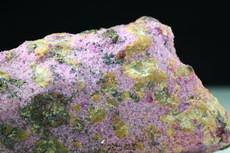 Paragenese pink Saphir mit Kalzit & Pyrit