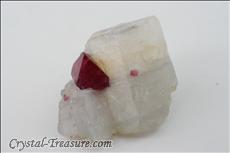 Fine スピネル (Spinel) Octahedron on 方解石 (Calcite)