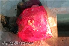 Fine ルビー (Ruby) in 方解石 (Calcite)