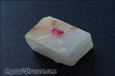 ルビー (Ruby) in 方解石 (Calcite)