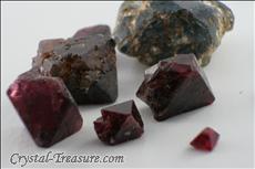 Various shaped & Twinned スピネル (Spinel) 結晶 (Crystals)