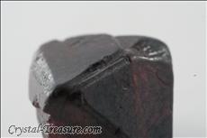 Dark Red スピネル (Spinel) Octahedron