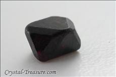 TOP Fine Dark Violet/Red Octahedron Spinel