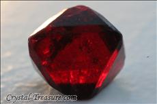 Flattened スピネル (Spinel) Octahedron with Trigon