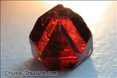 Twinned スピネル (Spinel)  with Trigon