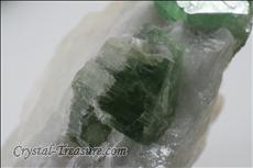 Green 金雲母 (Phlogopite) with コンドロダイト (Chondrodite) Inclusions on Calcite