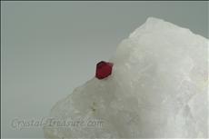 Fine Gemmy スピネル (Spinel) in 方解石 (Calcite)