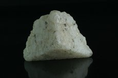 ゴッシェナイト (Goshenite) ( 緑柱石 (Beryl)) on 長石（グループ） (Feldspar)