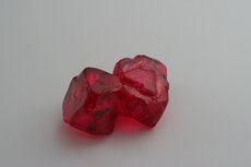 Gemmy Twinned スピネル (Spinel)