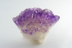 Ungewöhnliche Amethyst Kristalle auf Achat