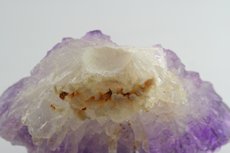 Ungewöhnliche Amethyst Kristalle auf Achat