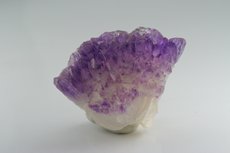 Ungewöhnliche Amethyst Kristalle auf Achat