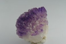 Ungewöhnliche Amethyst Kristalle auf Achat