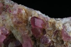 Feine Turmalin- Kristalle in Matrix