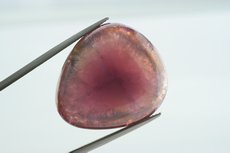 Besonderer  Turmalin Cabochon